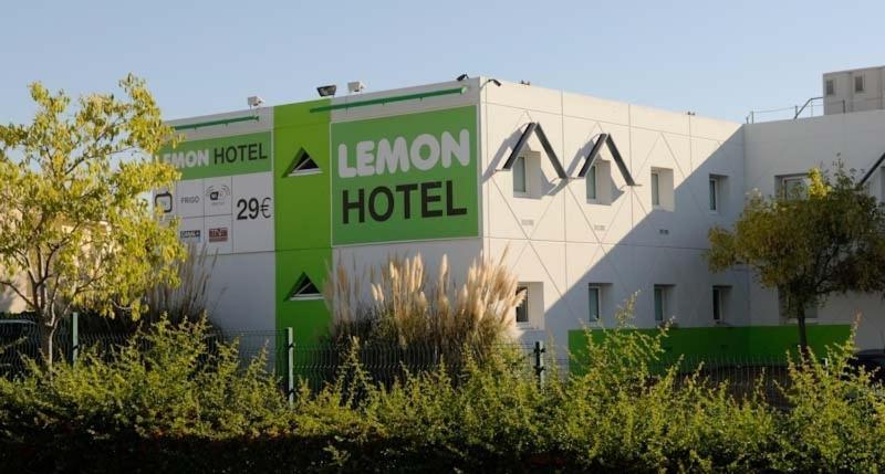 Lemon Hotel Avignon Rochefort Екстериор снимка
