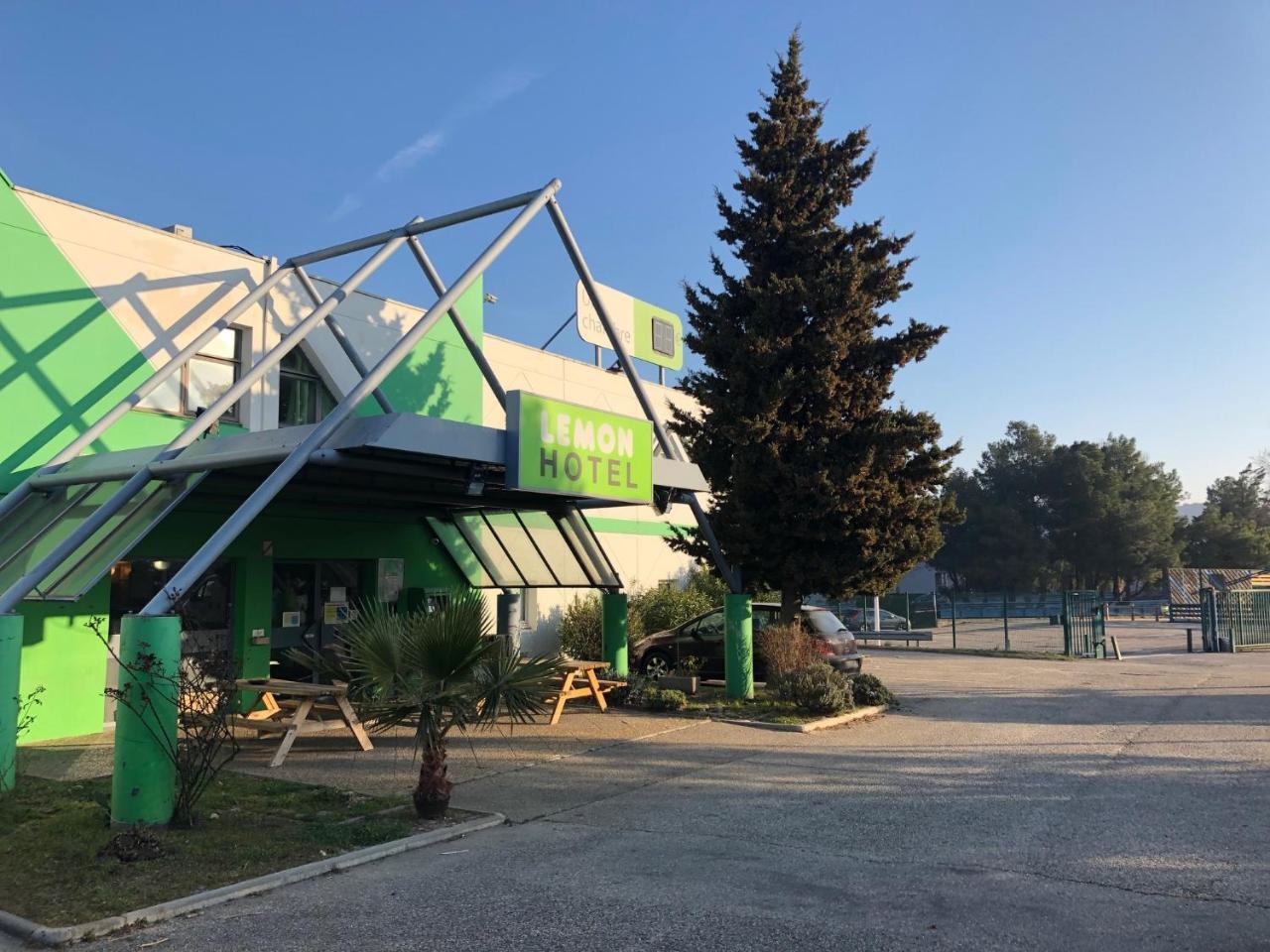 Lemon Hotel Avignon Rochefort Екстериор снимка